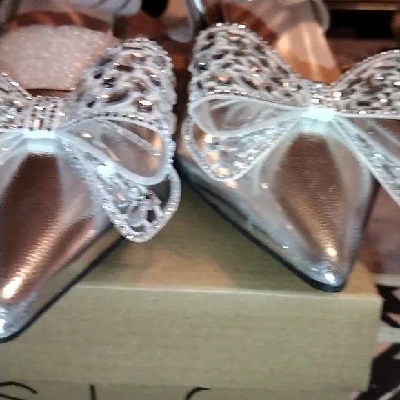 Elegant Silver Women's Shoes with Bow Detail - Picture 8 of 10